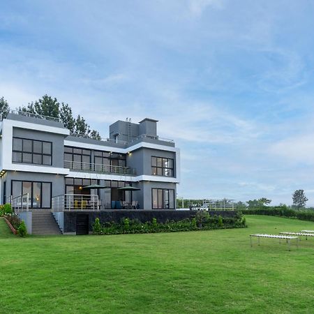 Casa Boho By Stayvista - Contemporary Design, Farm-View, Swimming Pool & Indoor Games For A Chic Retreat 나식 외부 사진
